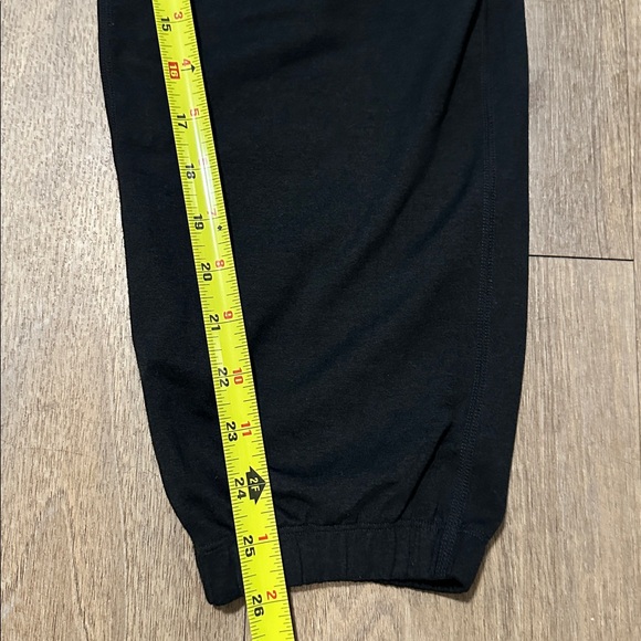 VUORI Boyfriend Sweatpant - Picture 2 of 8